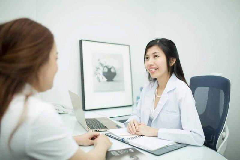 dr hun kim thao consults a client