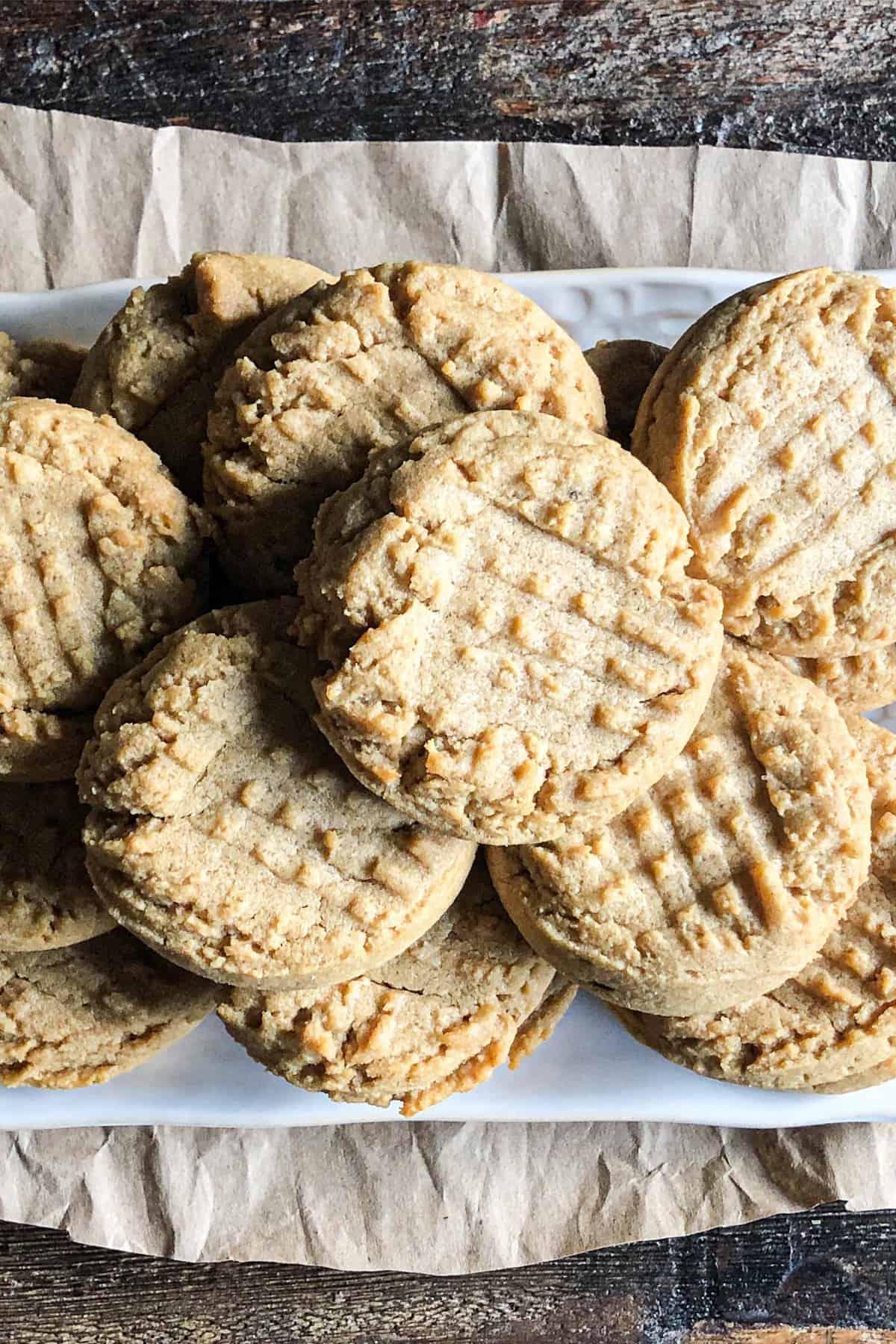 Peanut butter cookies are a great dessert to go with spaghetti.