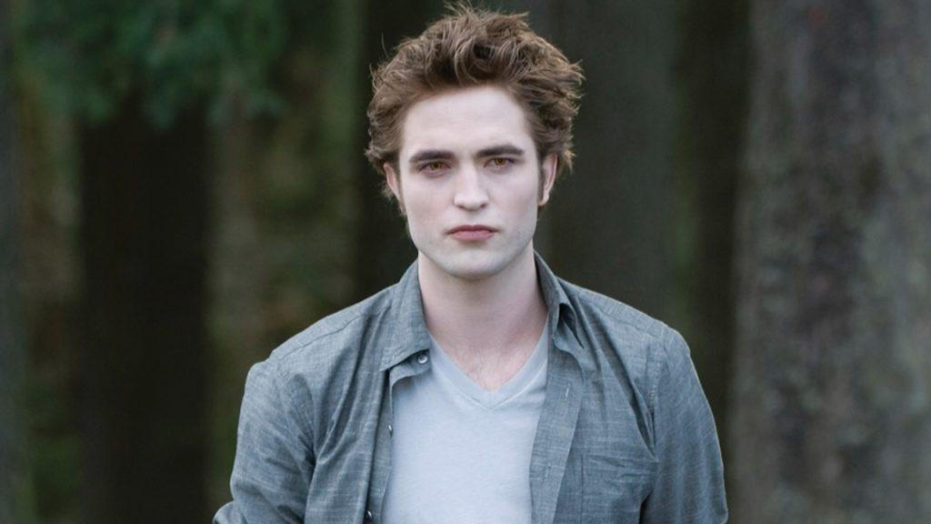 A still image of Robert Pattinson as Edward Cullen.