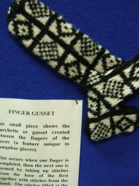 Finger gusset